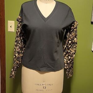 Letrueke, Small shirt. Puffy sleeves